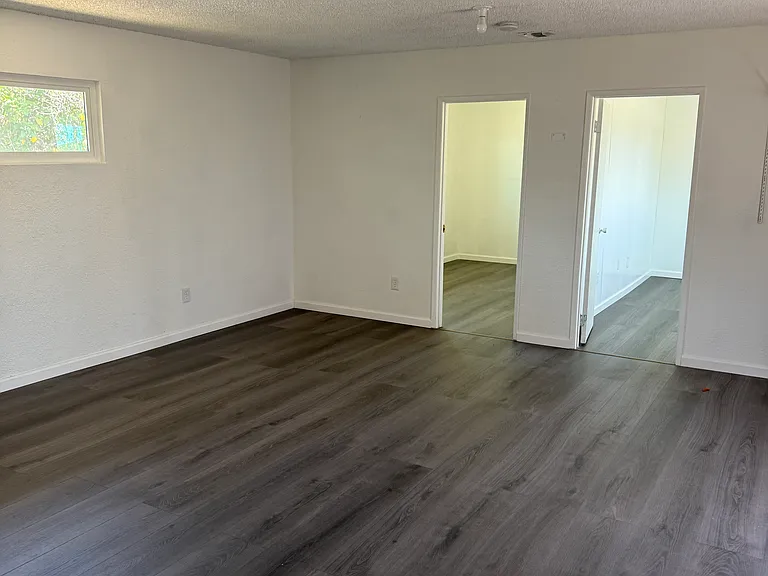 9823 Lombardy Ave — Photo 16