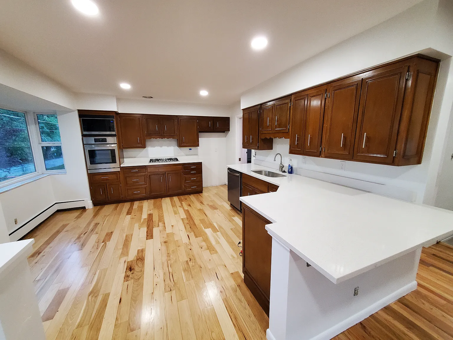 4 bed, 2980 sqft, $3,075 — Photo 3