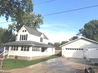 1035 Long St, Dixon, IL 61021