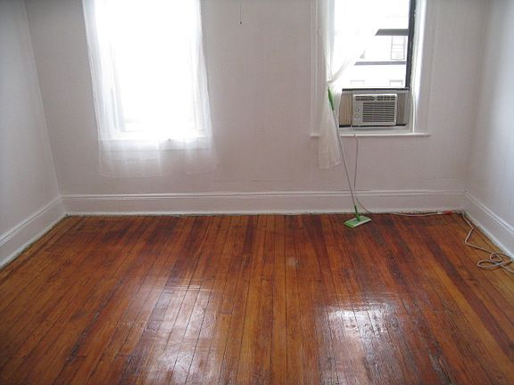 5th image of 3417 42nd St APT 3R