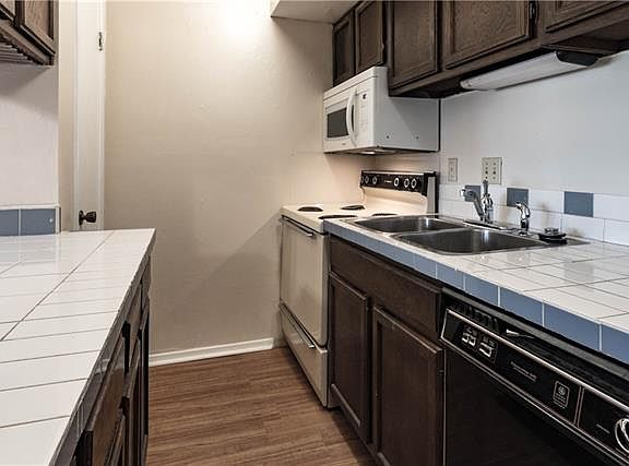 4th image of 7145 Fair Oaks Ave APT 41