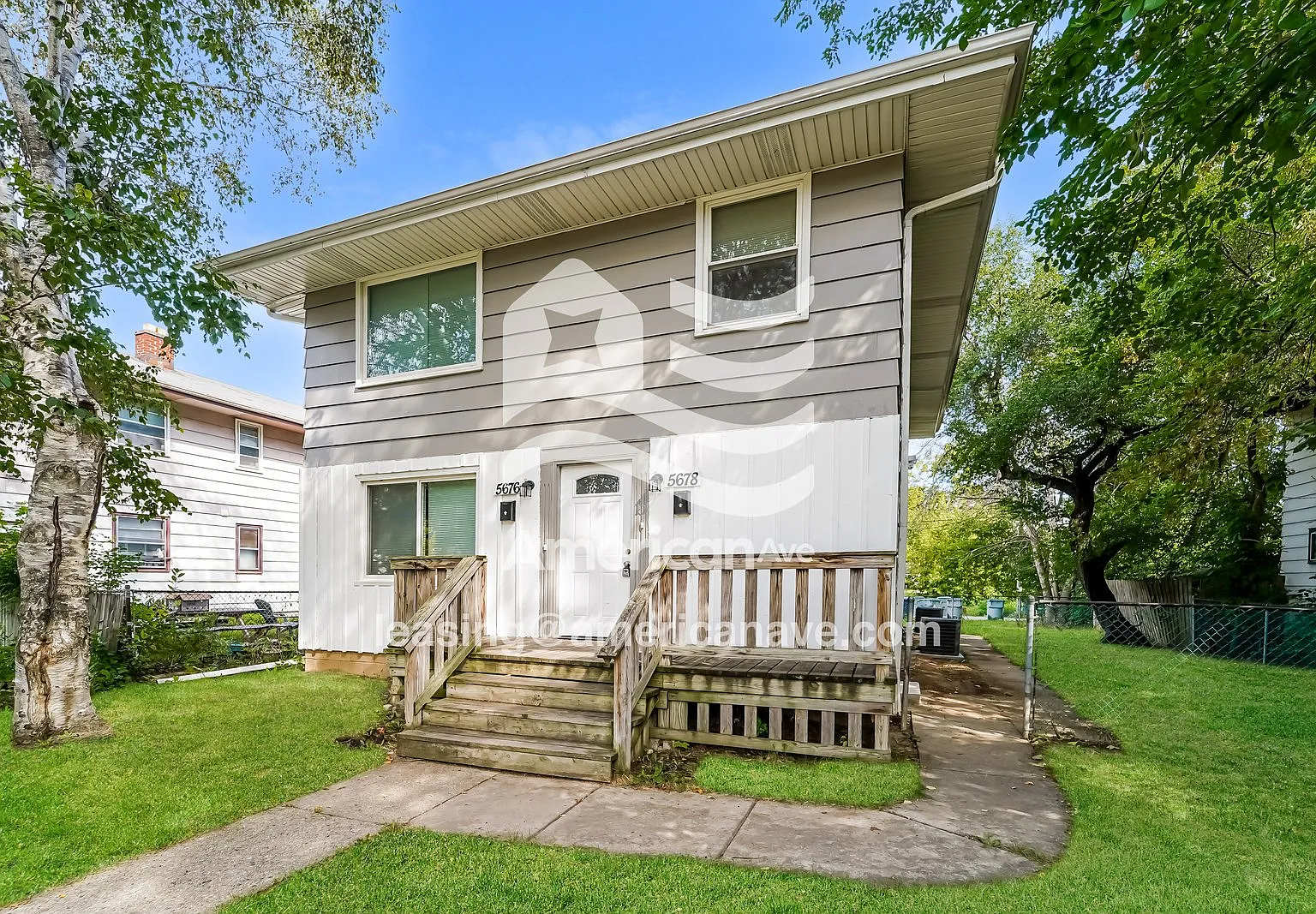 3 bed, 1.0 bath, 864 sqft, $1,216 — Photo 2