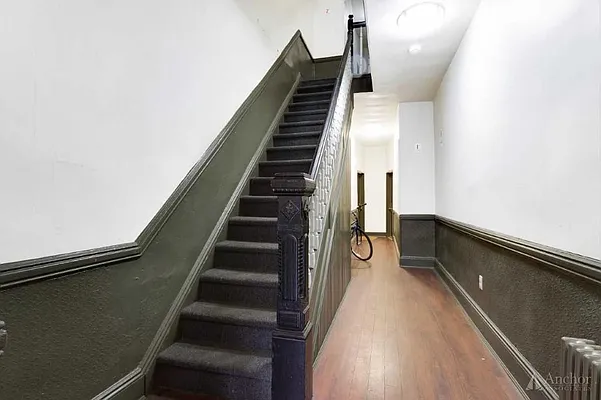 Rented by Anchor Associates | media 26