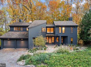 309 Valley Stream Ln, Chesterbrook, PA 19087