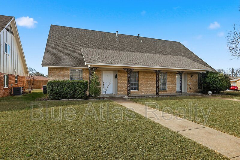 1st image of 704 Skyline Dr
