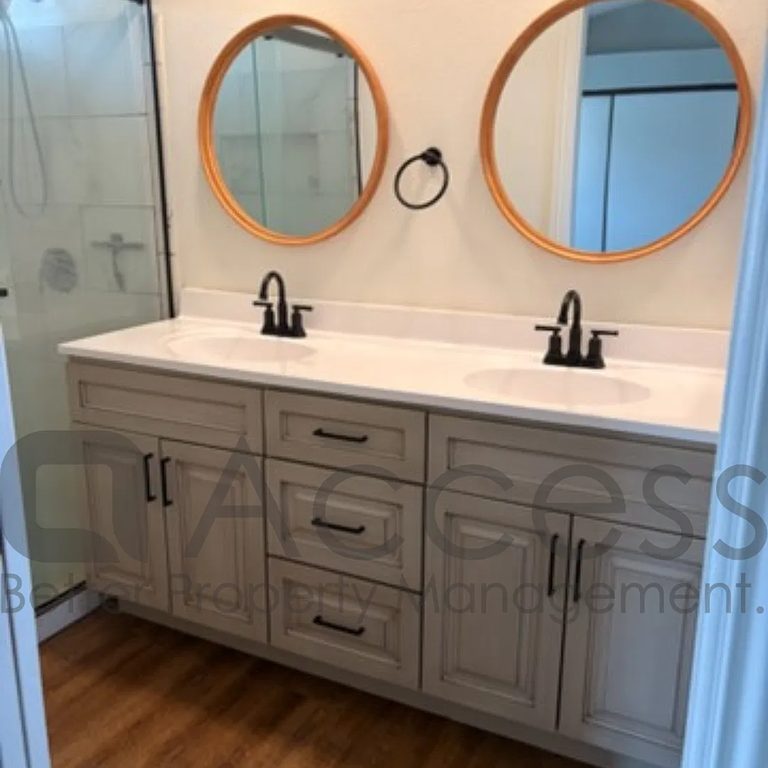 Riverside Home with Private Pool and Three-Car Garage — Photo 4