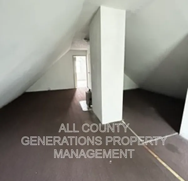 11909 Continental Ave — Photo 10