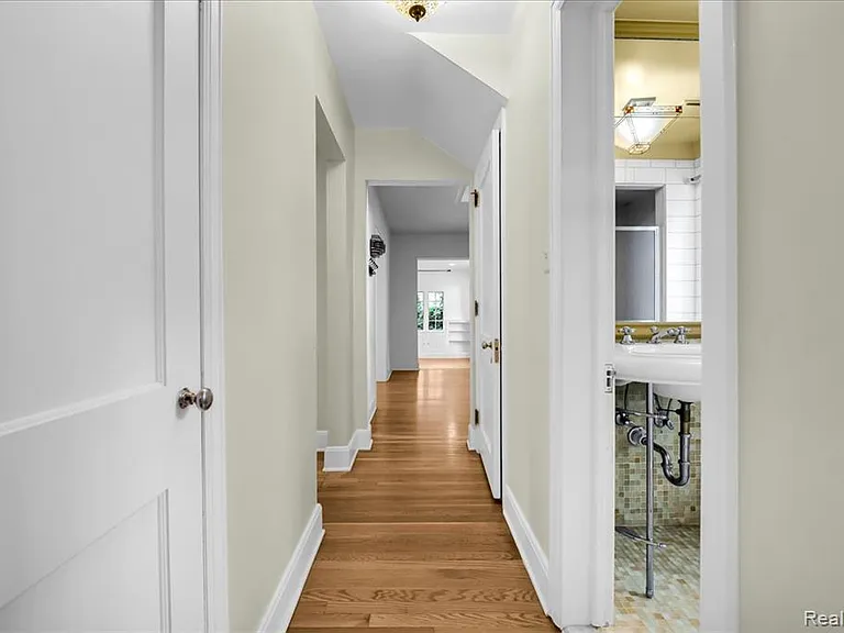 455 Linden Rd — Photo 35