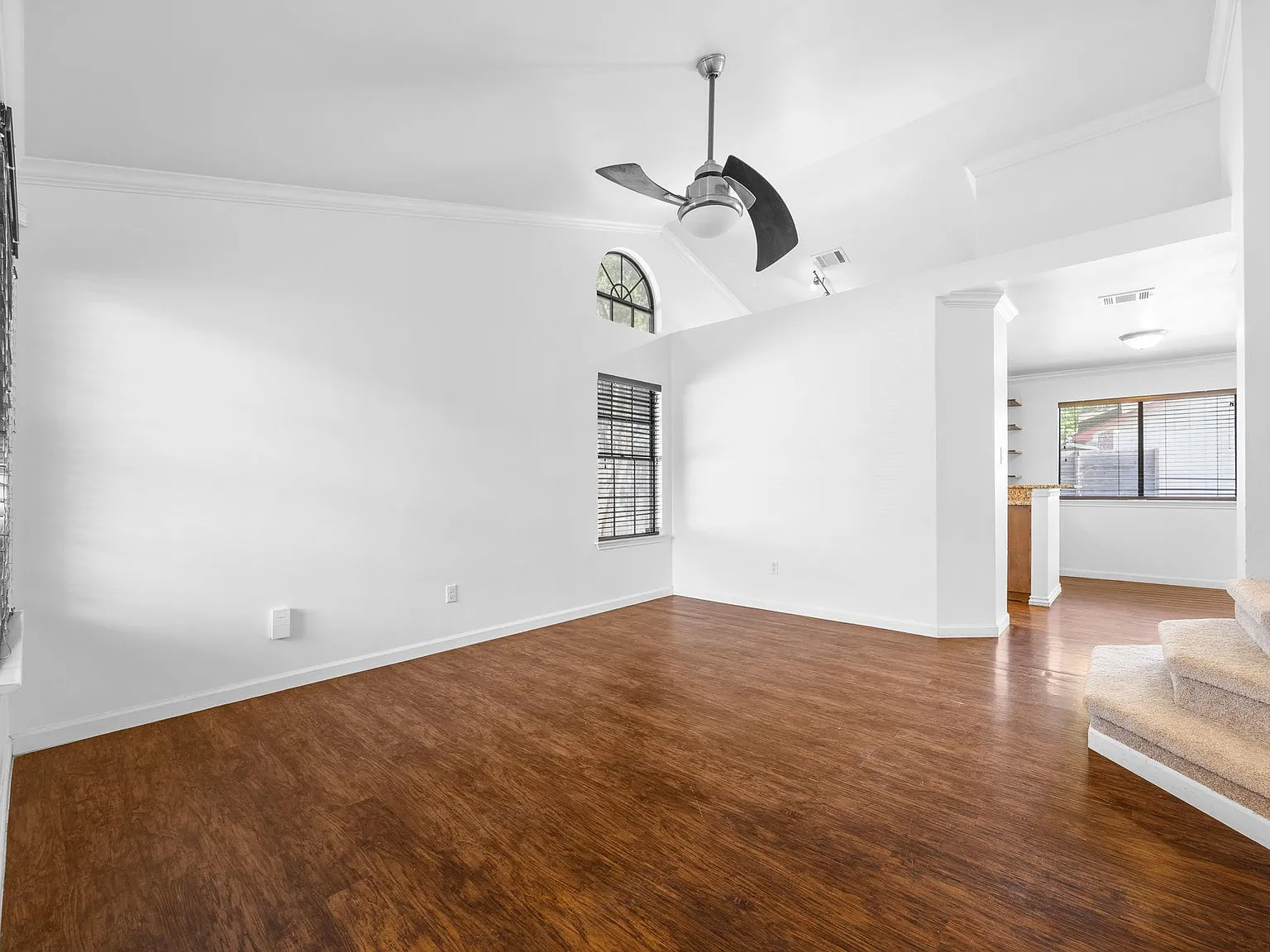 3 bed, 2.5 bath, 1321 sqft, $2,195 — Photo 3