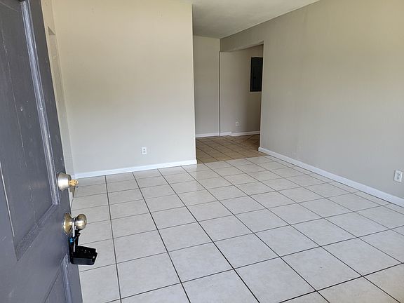 3rd image of 1917 Mosswood Dr
