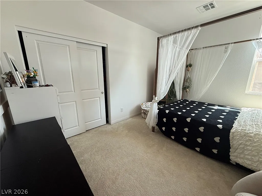 3 bed, 2.5 bath, 2051 sqft, $2,400 — Photo 4