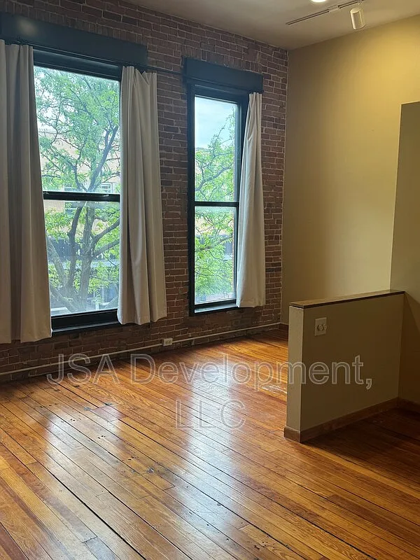 Studio, 1.0 bath, 700 sqft, $785 — Photo 4