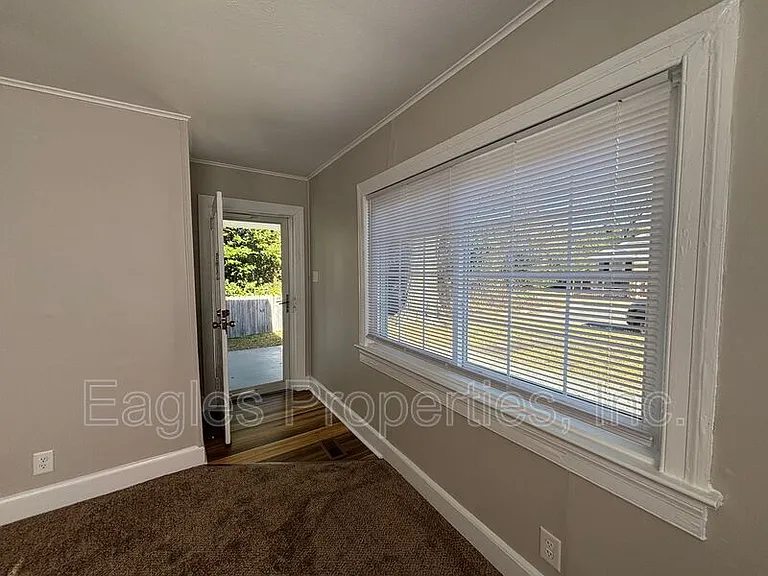 905 N Pineview Ave — Photo 3
