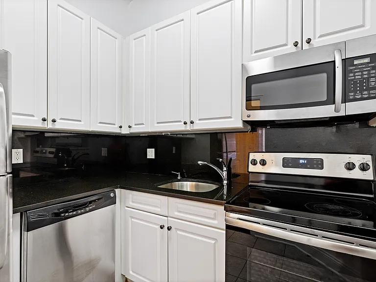 530 E 88th St #1G — Photo 6