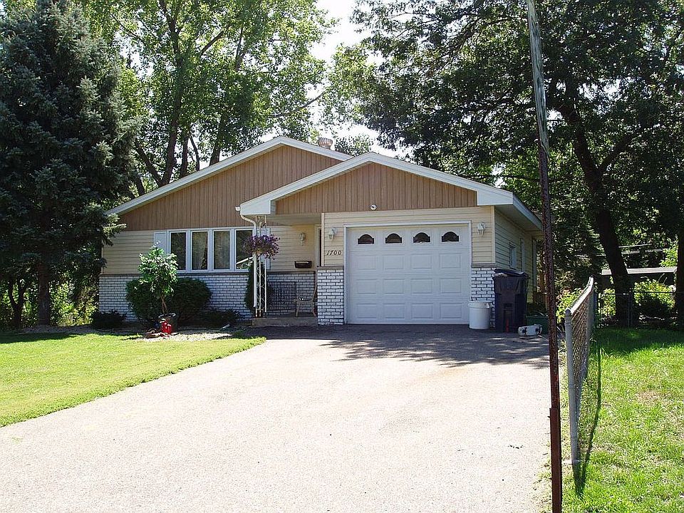 1st image of 1700 49th Ave NE