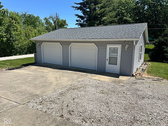 4th image of 4304 Newport Dr
