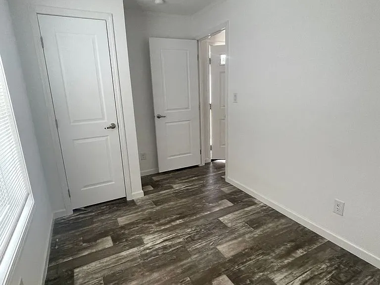 1405 Front Royal Pike — Photo 2