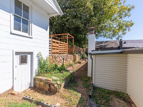 5th image of 446 Tinker Ave