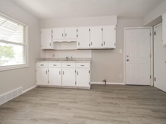 5th image of 14332 Elsetta Ave
