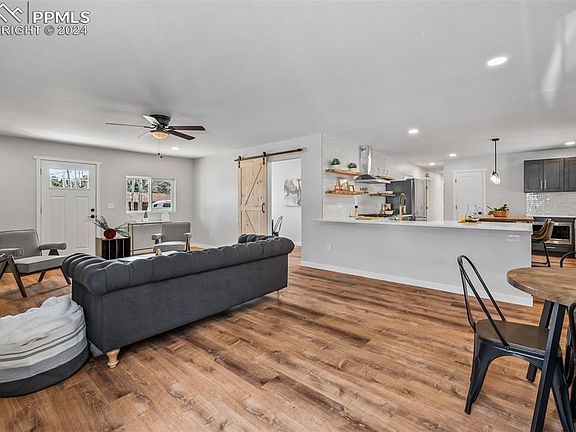 4th image of 510 N Park Dr