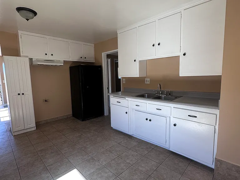 5422 Bishop St — Photo 1