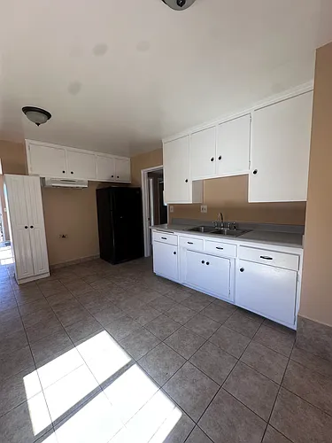 5422 Bishop St Photo 1