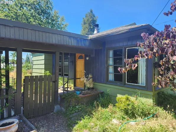 1654 NE Todd St, Roseburg, OR 97470