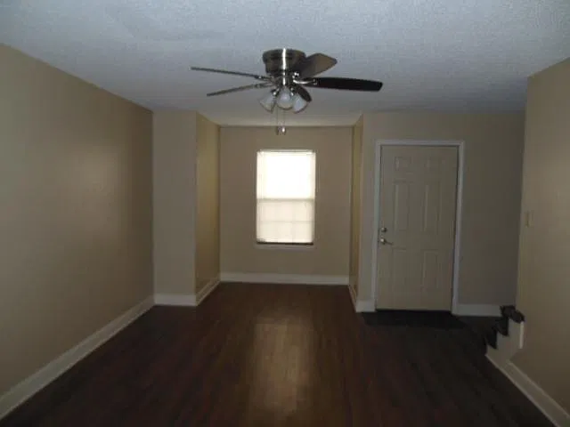 2 bed, 1.5 bath, 1021 sqft, $1,485 — Photo 3