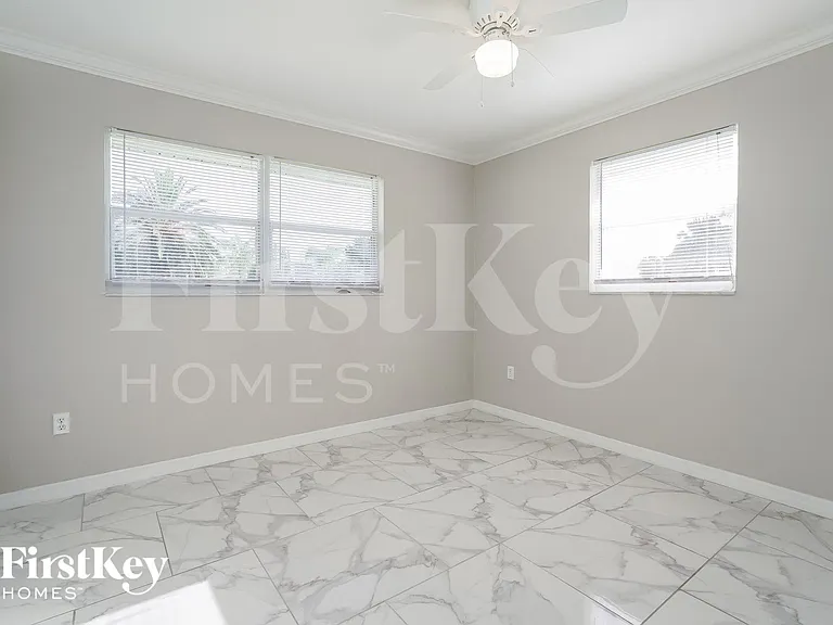 202 E Jasmine Rd — Photo 12