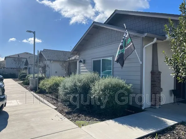 518 S Summit St #101, Visalia, CA 93292