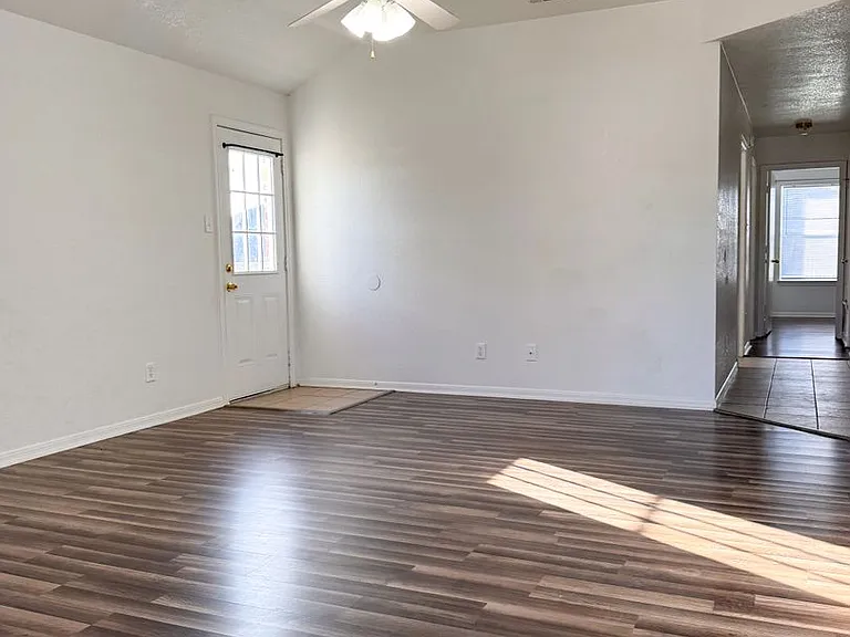 502 Bermuda — Photo 2