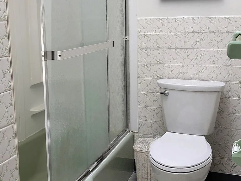 924 Beacon St #8 — Photo 8