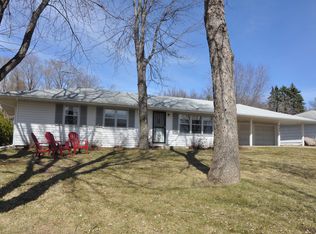 980 Carver Beach Rd, Chanhassen, MN 55317