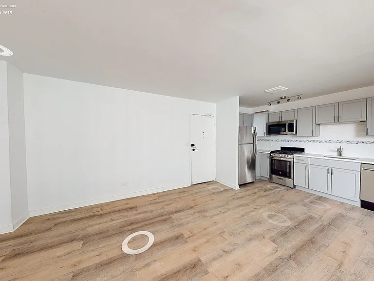 2424 N.Clark — Photo 28