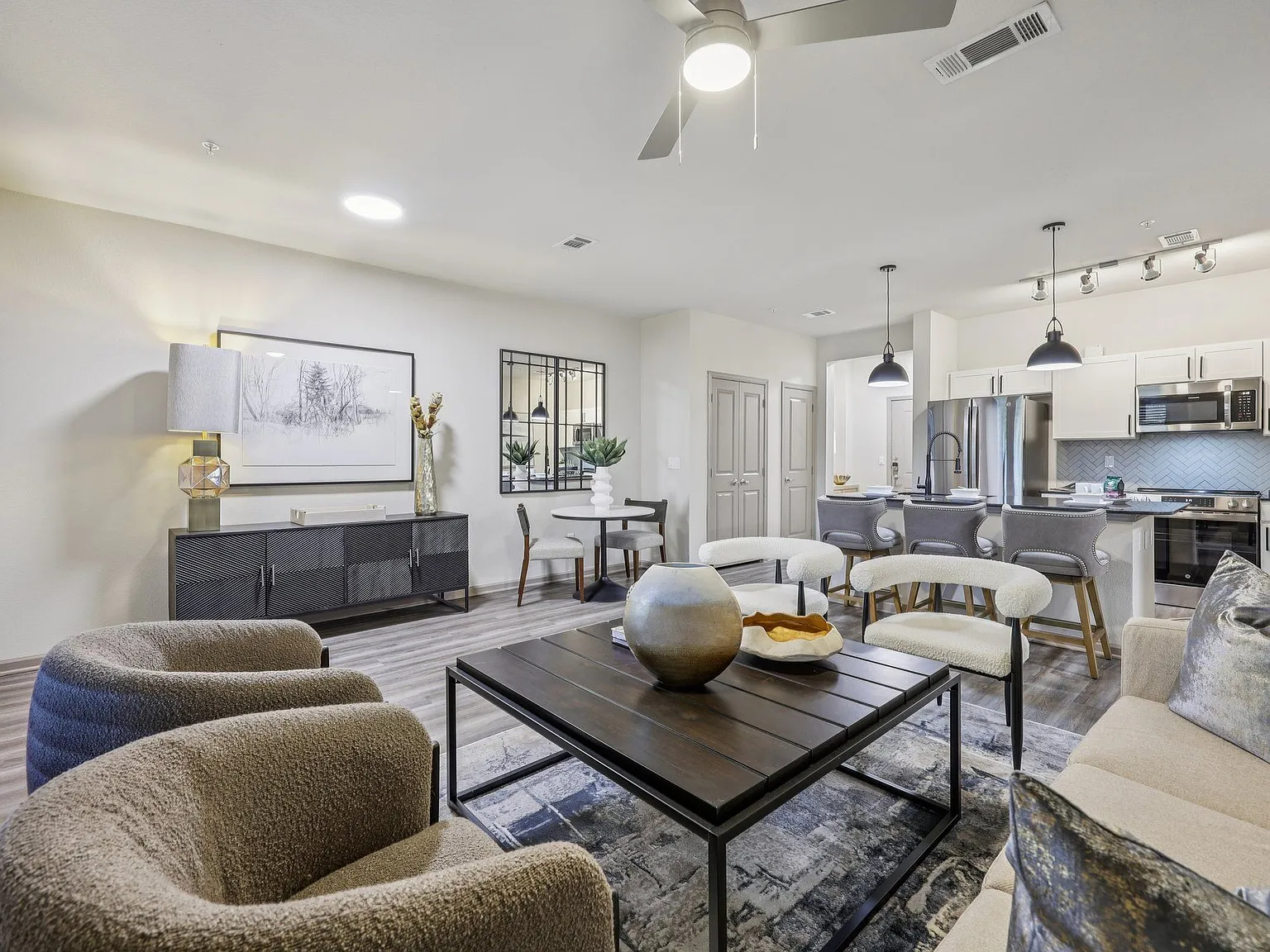Vine + Vail Townhomes and Apartments — Photo 4
