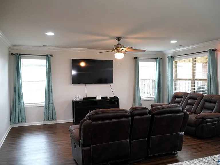 113 Cedar Elm Rd — Photo 2