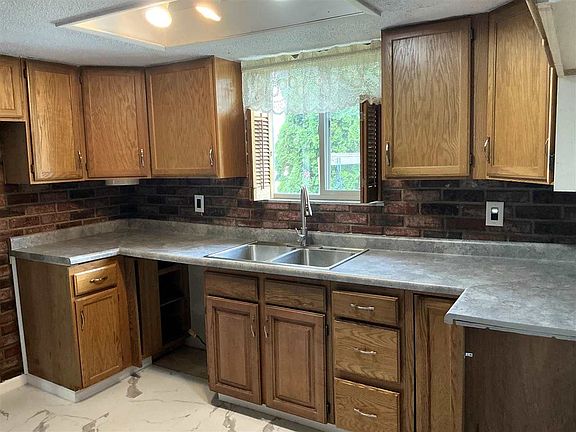 3rd image of 2355 N Salisbury Rd