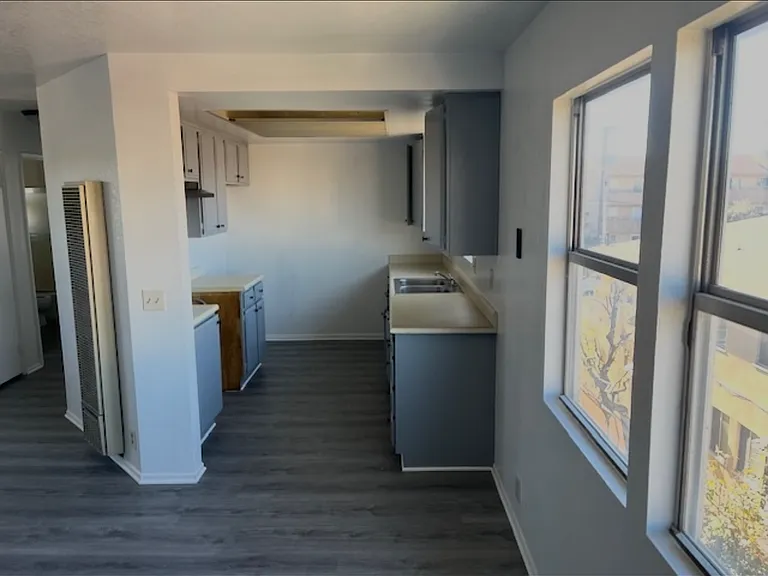 513 W Queen St #7 — Photo 2