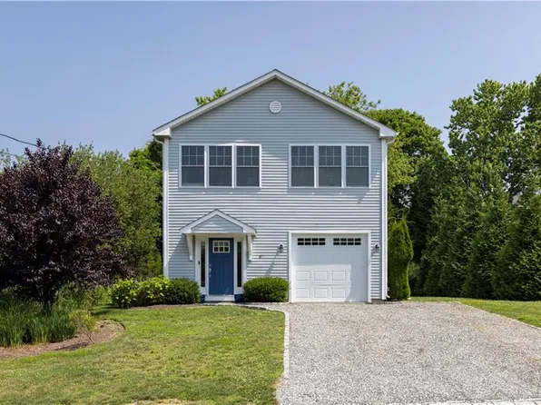 67 Sarasota Ave, Narragansett, RI 02882