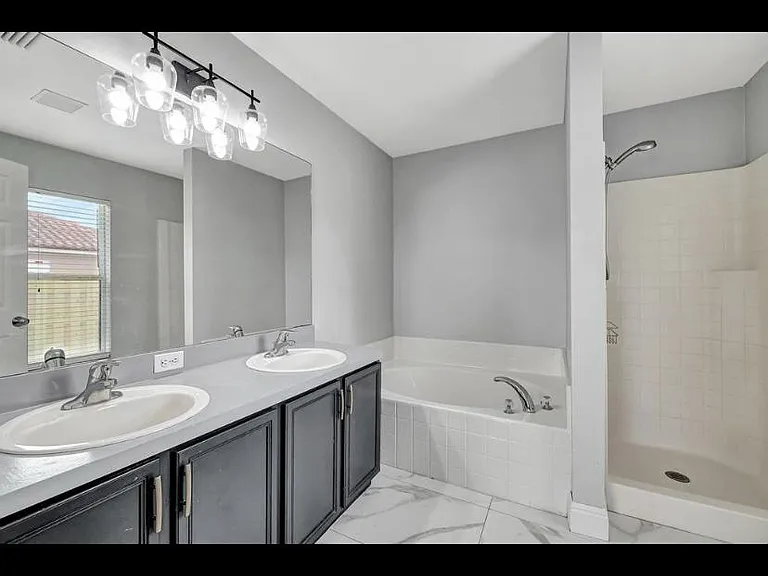 2878 SE East Blackwell Dr — Photo 8