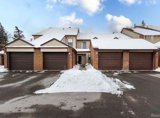 6580 Ridgefield Cir APT 202, West Bloomfield, MI 48322