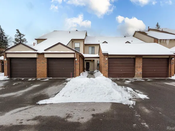 6580 Ridgefield Cir APT 202, West Bloomfield, MI 48322
