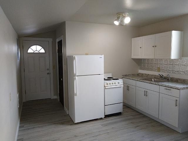2nd image of 415 W Maple St #B
