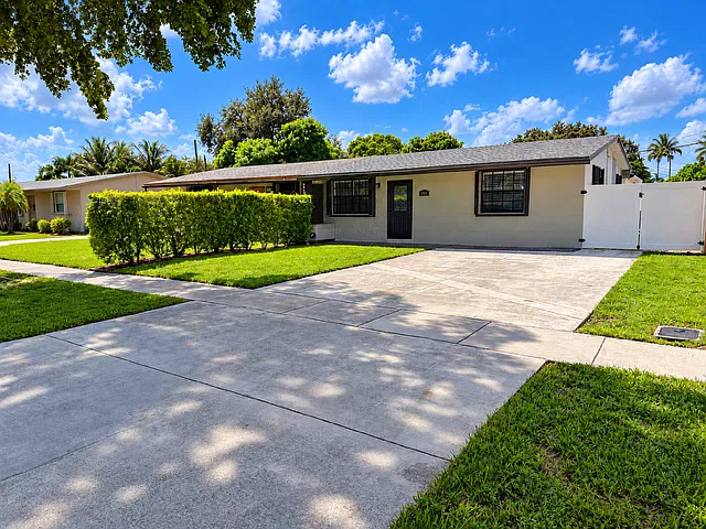 3 bed, 1.5 bath, 1100 sqft, $3,100 — Photo 2
