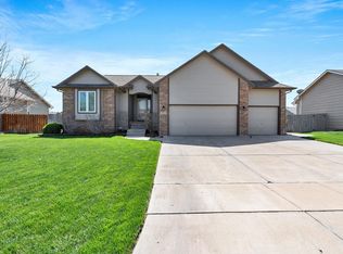 3225 S Bluelake Ct, Wichita, KS 67215