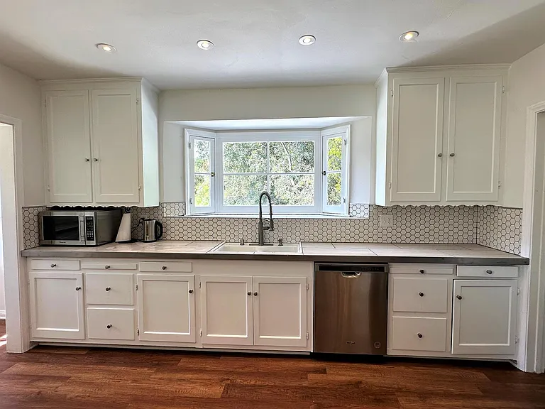 2400 Benedict Canyon Dr — Photo 22