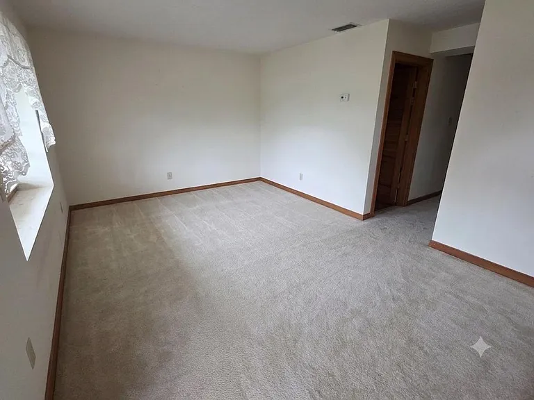 42 Cavalier Ct — Photo 3