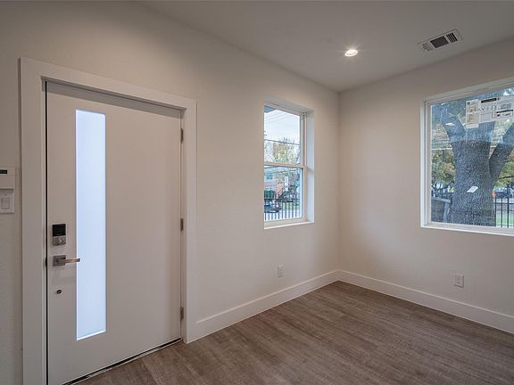 3rd image of 1614 N Fitzhugh Ave #405