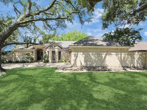 2310 Canterbury Ct, Deer Park, TX 77536