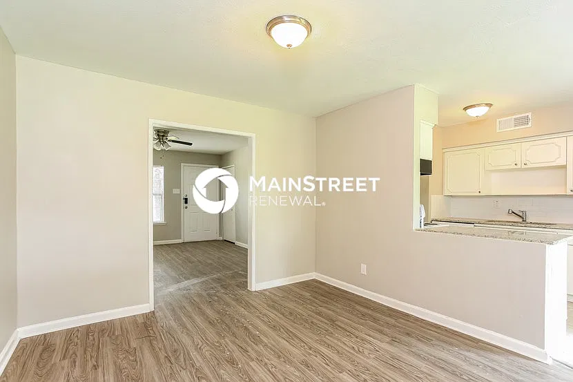 3114 Harvard St N — Photo 3